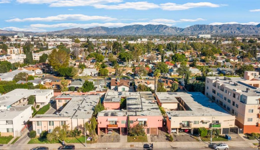 14011 SHERMAN WAY, VAN NUYS, California 