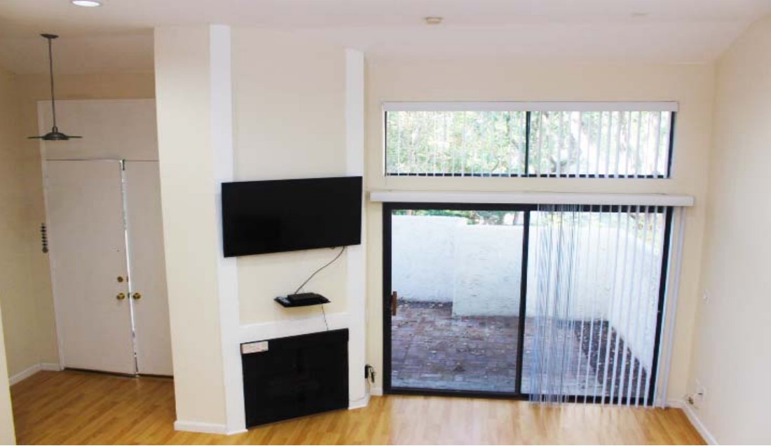 6225 SHOUP AVE. #101, WOODLAND HILLS, California 