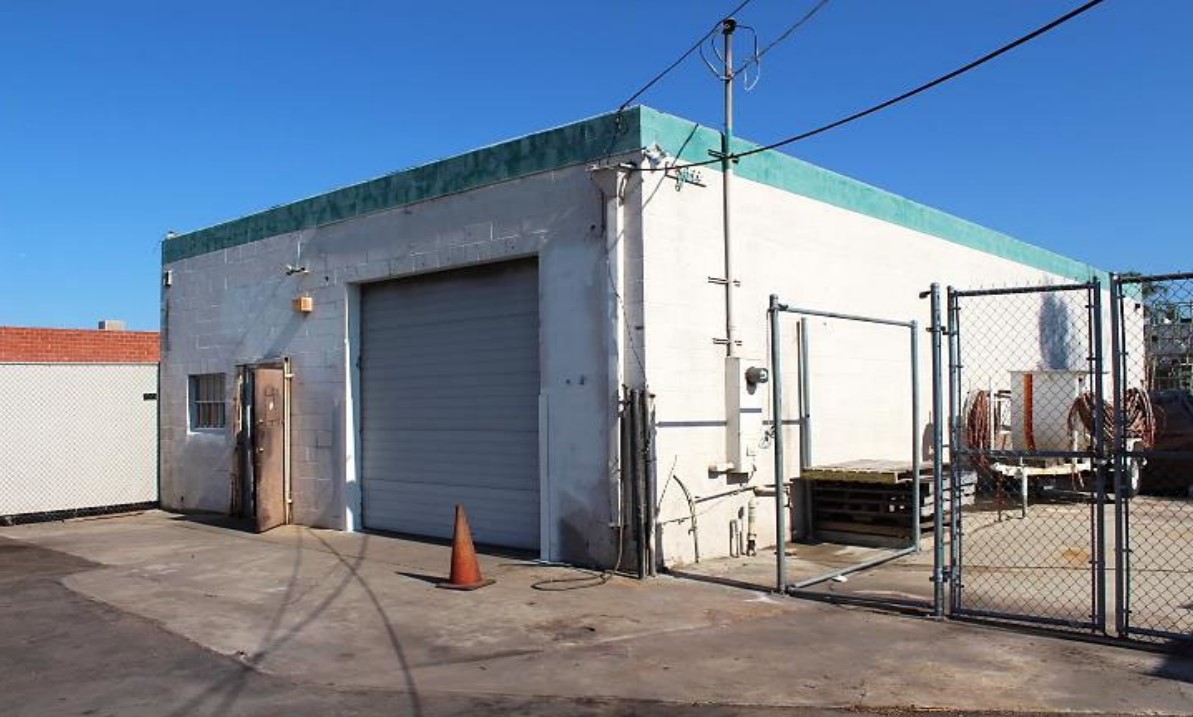 8611 LINDLEY AVE, NORTHRIDGE, California 