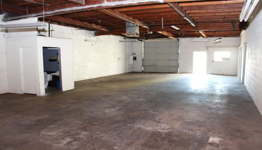 8611 LINDLEY AVE, NORTHRIDGE, California 