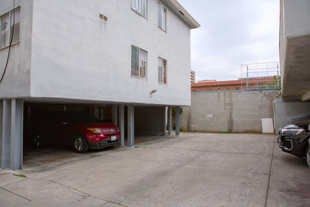 541 Normandie, Los Angeles, California 90020