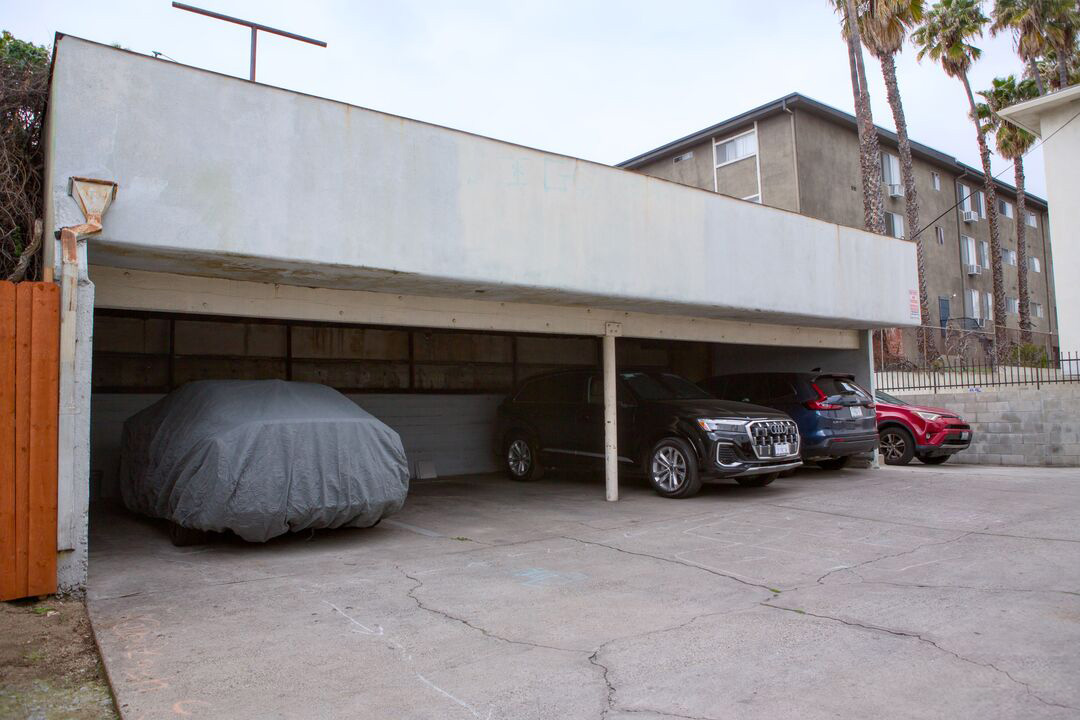 541 Normandie, Los Angeles, California 90020
