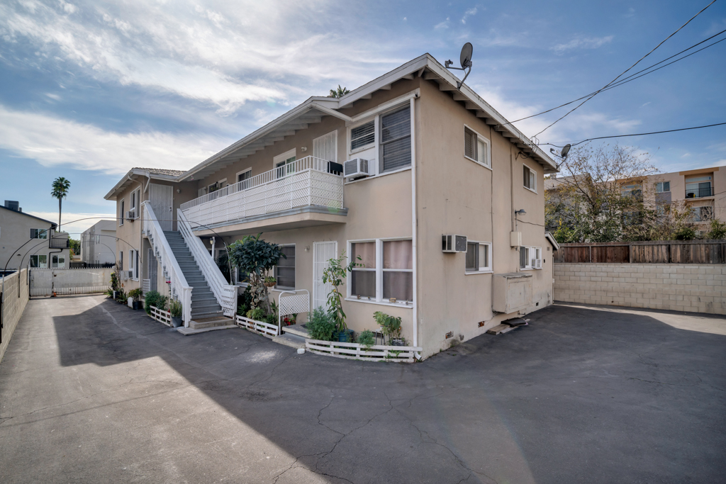 13617 Leadwell St, Van Nuys, California 91405
