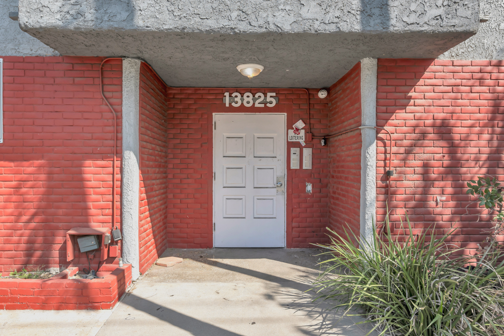 13825 Vanowen St, Van Nuys, California 91405