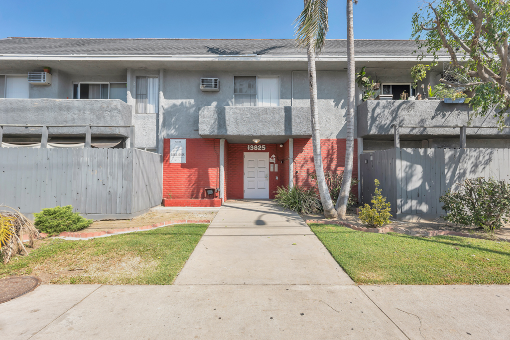 13825 Vanowen St, Van Nuys, California 91405