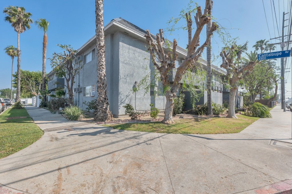 13825 Vanowen St, Van Nuys, California 91405