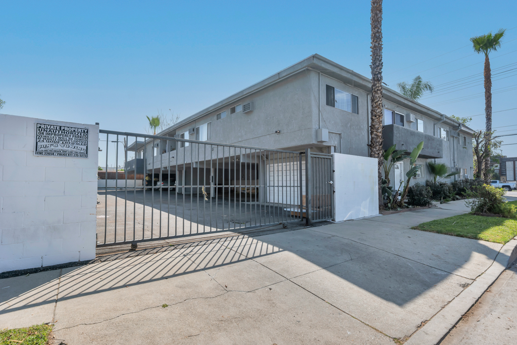 13825 Vanowen St, Van Nuys, California 91405